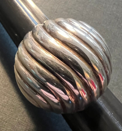 MODERNIST SIGNED STERLING TEXTURED SILVER DOME RING SIZE 7.5-8