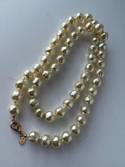 CHRISTIAN DIOR HAND KNOTTED PEARL NECKLACE