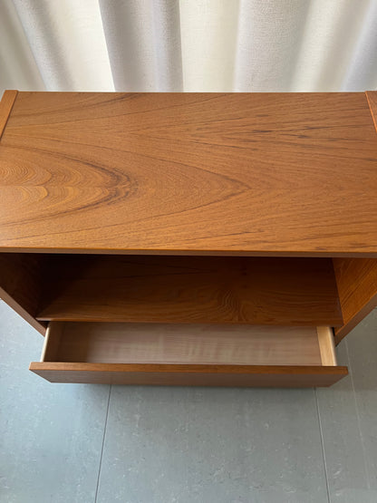 CART or TABLE VINTAGE MIDCENTURY/w/ DRAWER & A-MAZING BOOK MATCHED GRAIN HEAVY & GREAT QUALITY REMOVEABLE WHEELS