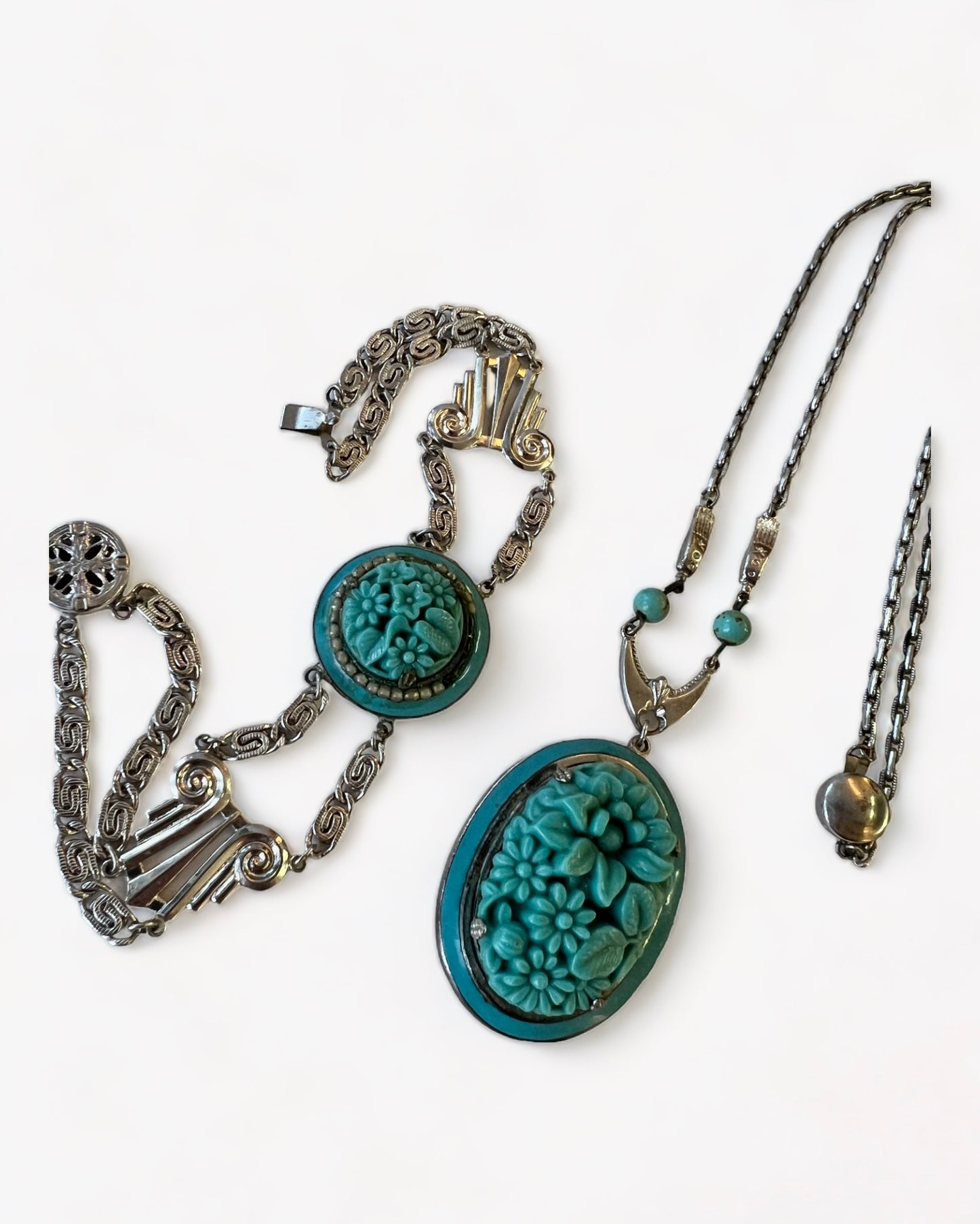FANTASTIC QUALITY & DETAILING MOLDED GLASS FRAMED w/ ENAMEL & ALUMINIUM NECKLACE & MATCHING BRACELET DEMI-PARURE