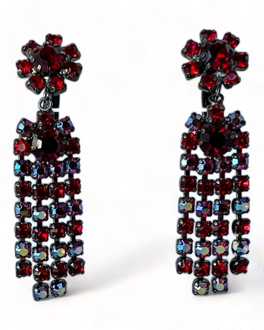 STUNNING SIGNED SHERMAN SIAM RED AURORA BOREALIS CRYSTAL SWAR0VSKI RHINESTONE DANGLE CLIP ON CHANDELIER EARRINGS GUNMETAL BACK