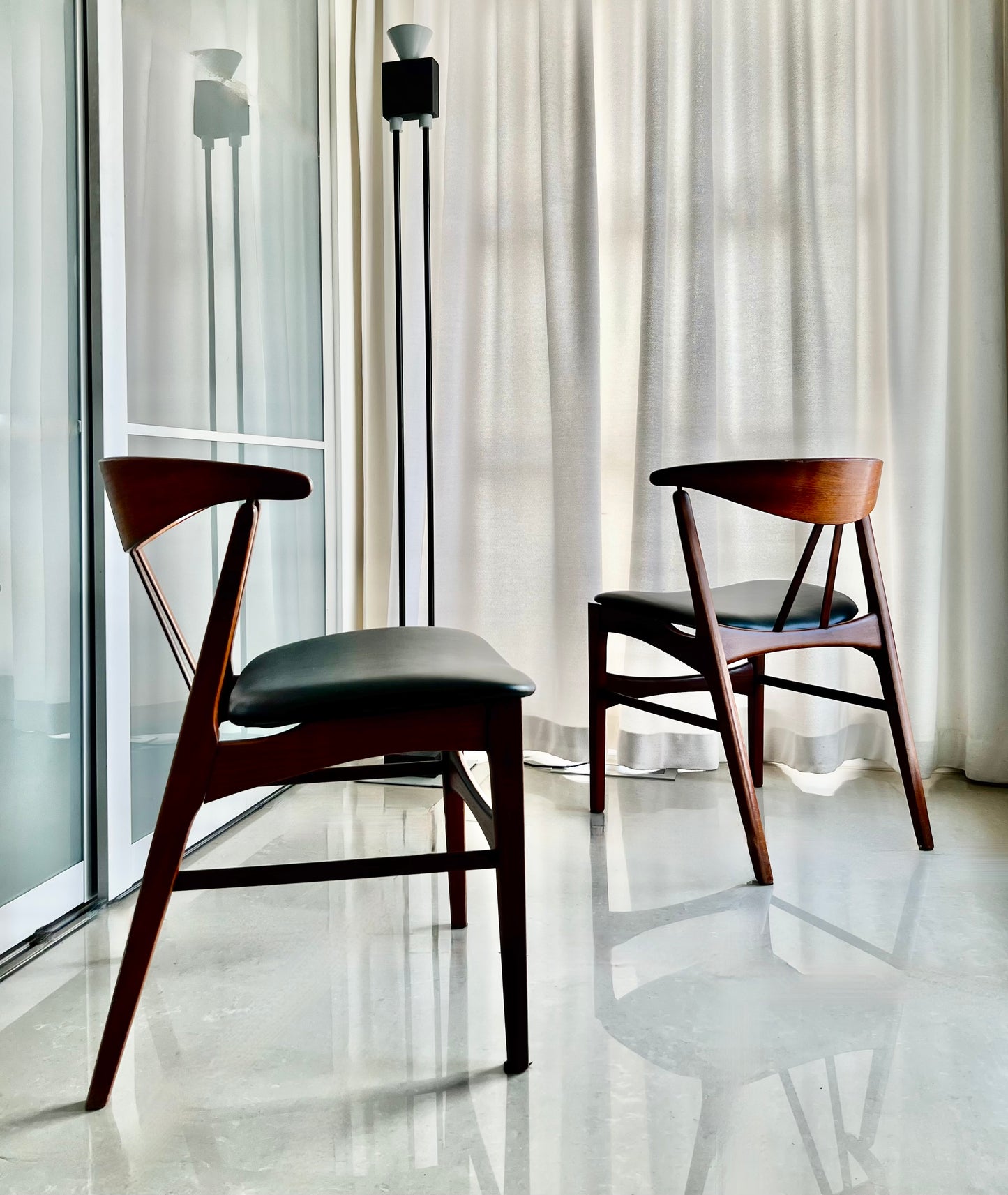 DANISH TEAK SOLID AFROMOSIA REFRESHED & REUPHOLSTERED HIGHLY SCULPTURAL MID CENTURY MODERN 1060s DINING CHAIRS