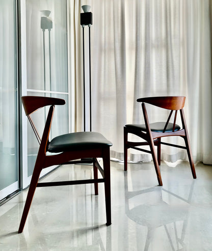 DANISH TEAK SOLID AFROMOSIA REFRESHED & REUPHOLSTERED HIGHLY SCULPTURAL MID CENTURY MODERN 1060s DINING CHAIRS