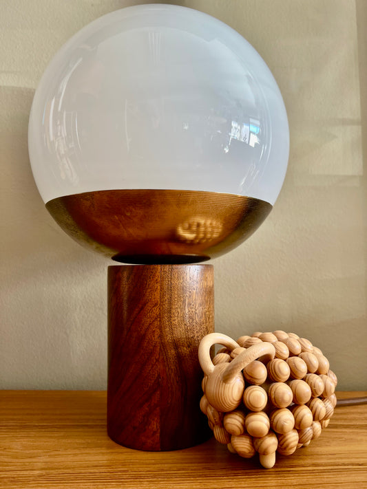 RARE 1968 GUNTHERS MOBILIA WHITE GLASS GLOBE ON BRONZE DISH FLOATING on STAVED WOOD PILLAR TABLE LAMP