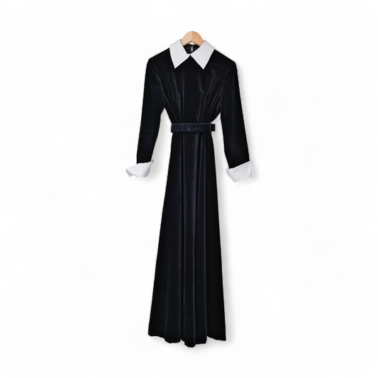 VINTAGE BLACK VELVET MAXI DRESS w/ POINTY OVERSIZE WHITE COLLAR/CUFFS FANTASTIC