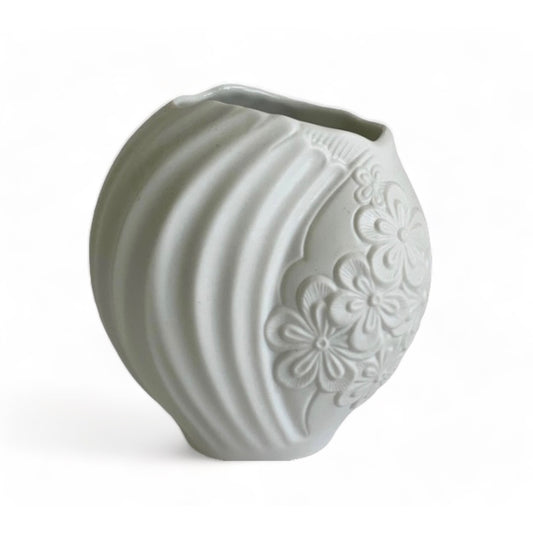AK KAISER GERMANY MATTE BISQUE PORCELAIN FLOWER VASE M.FREY