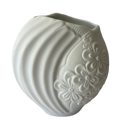 AK KAISER GERMANY MATTE BISQUE PORCELAIN FLOWER VASE M.FREY