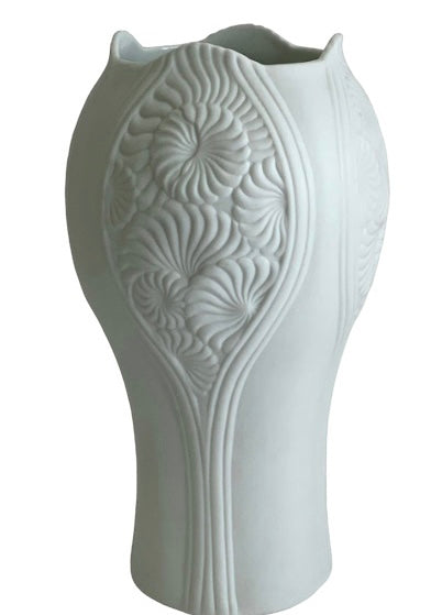 AK KAISER W. GERMANY MATTE BISQUE PORCELAIN CERAMIC FLOWER VASE