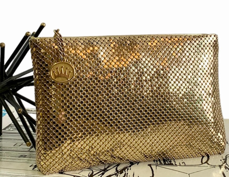 VINTAGE GOLDTONE WHITING & DAVIS STYLE MESH CLUTCH/WALLET/PURSE/MAKE-UP BAG/POUCH