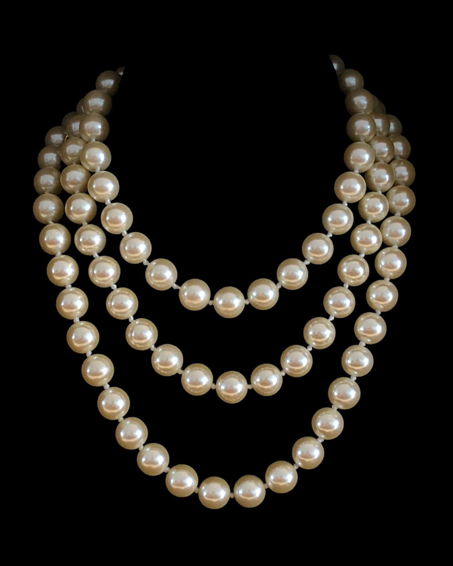 CREAMY & RICH TRIPLE STRAND QUALITY VINTAGE GLASS PEARL COSTUME NECKLACE