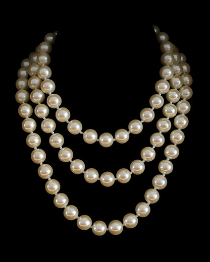 CREAMY & RICH TRIPLE STRAND QUALITY VINTAGE GLASS PEARL COSTUME NECKLACE