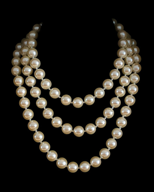 CREAMY & RICH TRIPLE STRAND QUALITY VINTAGE GLASS PEARL COSTUME NECKLACE