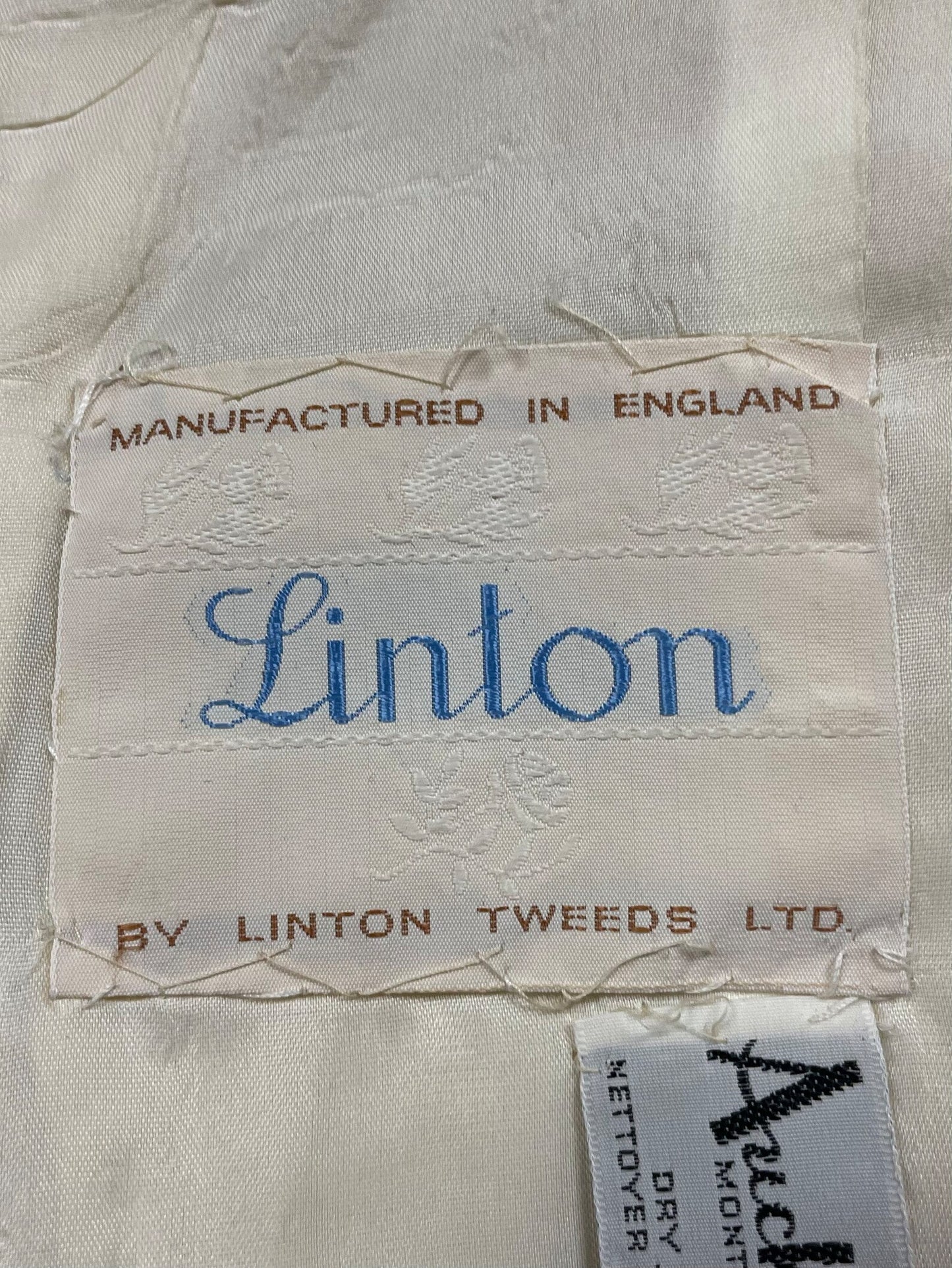 AUCKIE SANFT LINTON CREAM TWEED JACKET & SKIRT SET & DOUBLE CC GOLD BUTTONS