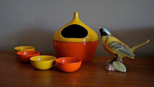 CHARMING RETRO NUT BOWL/4 PERSONAL SERVE NUT DISHES