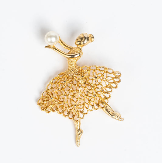 GOLDTONE BALLERINA BROOCH PIN w/ ARABESQUE & PEARL PONDER SIGNED 'CELEBRITY NY ' WHICH WAS NOTHING IF NOT CREATIVE!