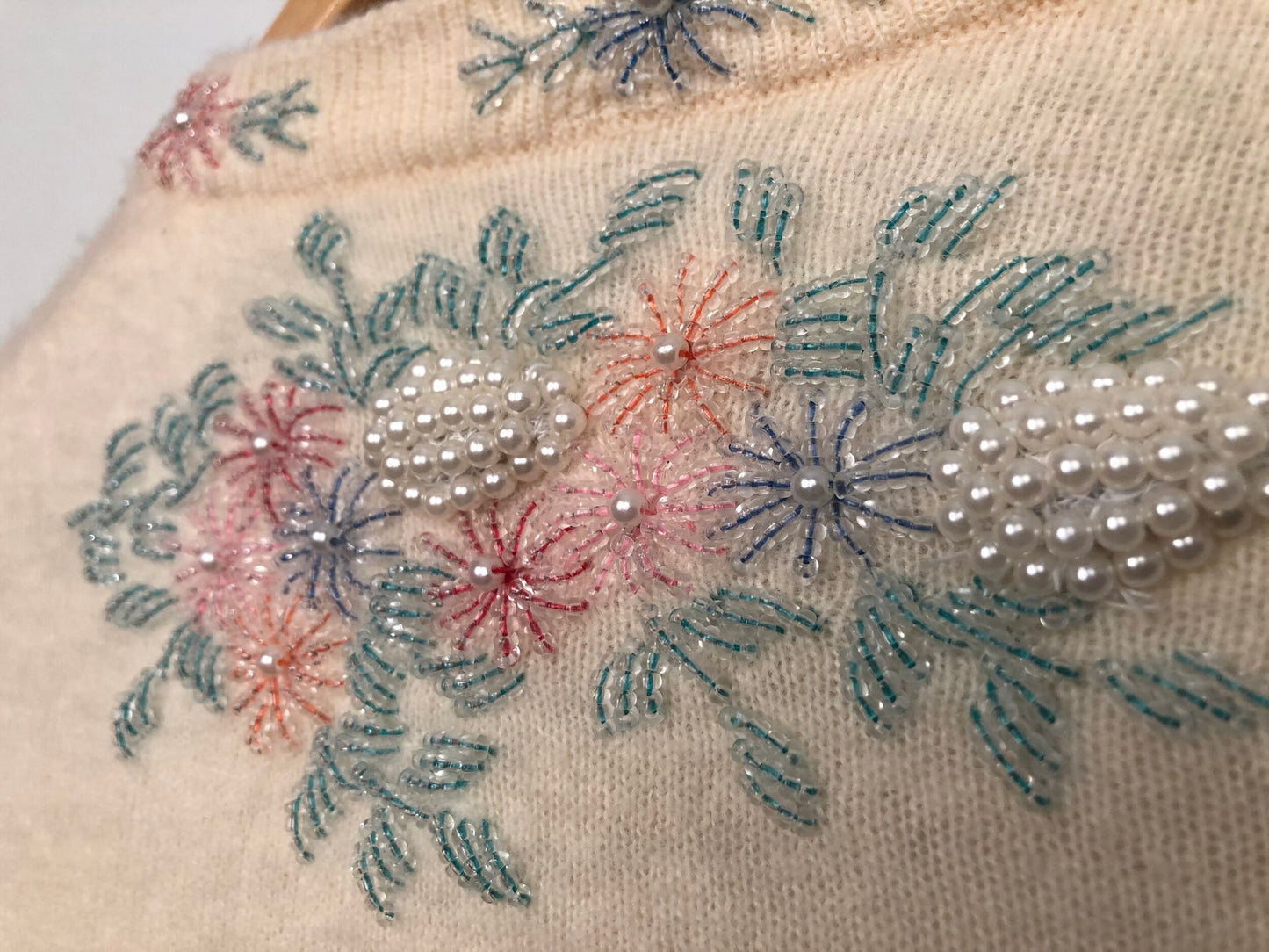 SO SOFT 1950s CASHMERE BEADED SWEATER w/ SWEET PEARL BUTTONS