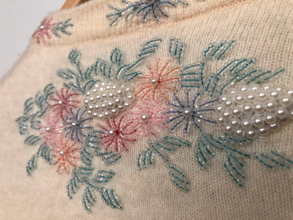 SO SOFT 1950s CASHMERE BEADED SWEATER w/ SWEET PEARL BUTTONS