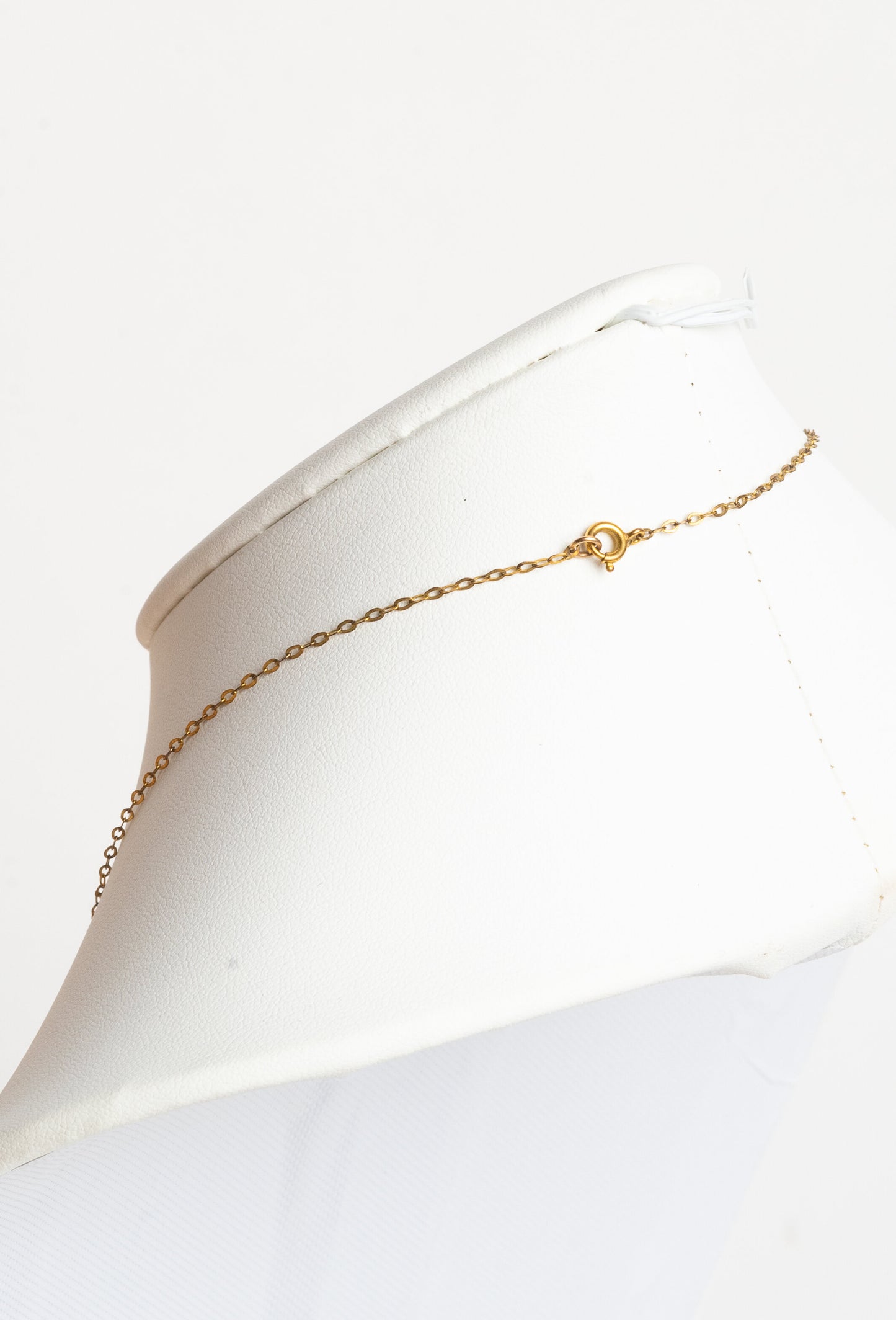 MINIMALIST & ELEGANT GRADUATED CLASSIC CUT CRYSTAL GOLDTONE CHAIN NECKLACE