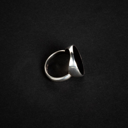 VERY COOL GRAPHIC MODERNIST STERLING SILVER STAMPED 925, BLACK ONYX RING SIZE 9.5