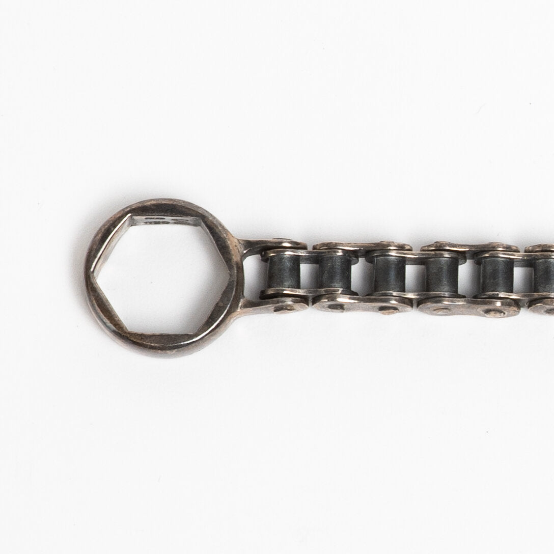 HARLEY DAVIDSON MOTORCYCLE 
BIKE CHAIN 
STERLING BRACELET W/ WRENCH & NUT TOGGLE CLOSURE 
NEW OLD STOCK 
ORIGINAL BOX