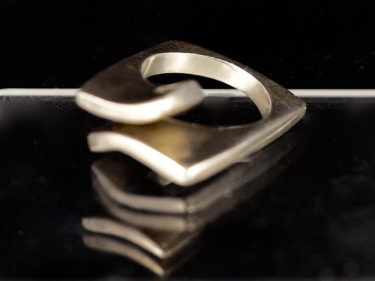 ARCHITECTURAL MODERNIST STERLING SILVER RING , SIZE 6.5