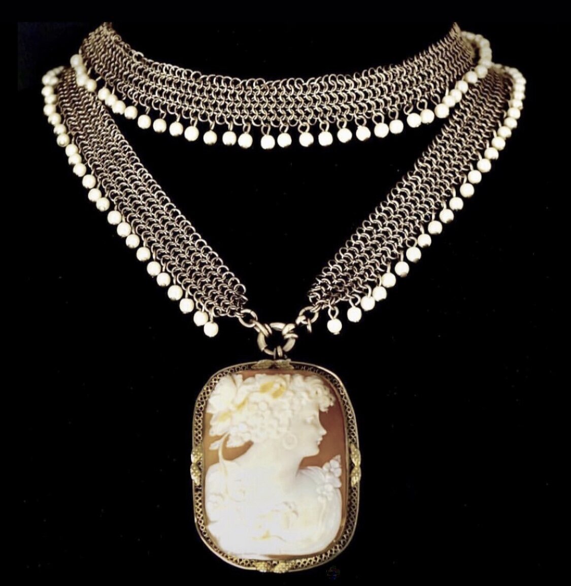 LARGE SHELL CARVED CAMEO