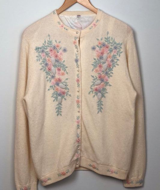 SO SOFT 1950s CASHMERE BEADED SWEATER w/ SWEET PEARL BUTTONS