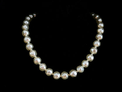 CHRISTIAN DIOR HAND KNOTTED PEARL NECKLACE