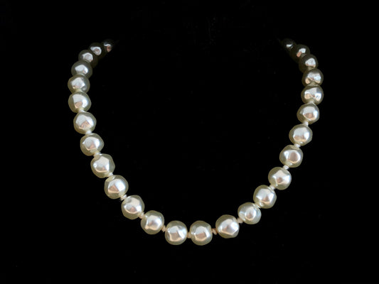 CHRISTIAN DIOR HAND KNOTTED PEARL NECKLACE