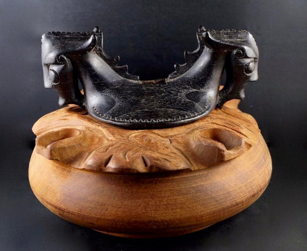 UNIQUE HAND CARVED LIDDED WOODEN BOX