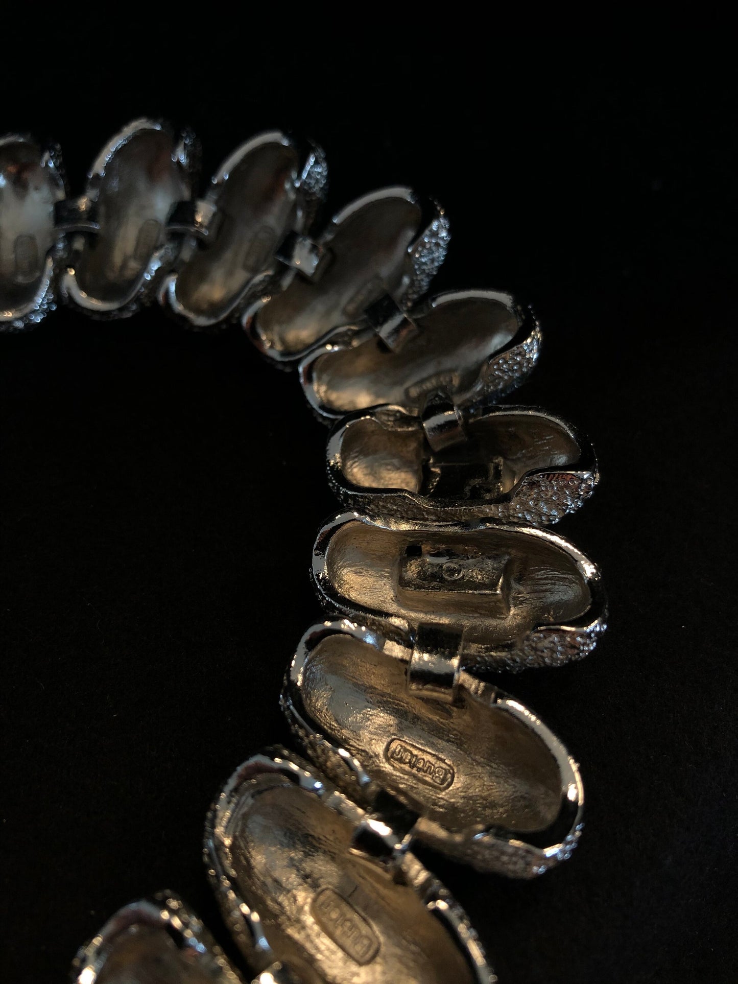 BOLD SILVERTONE NECKLACE