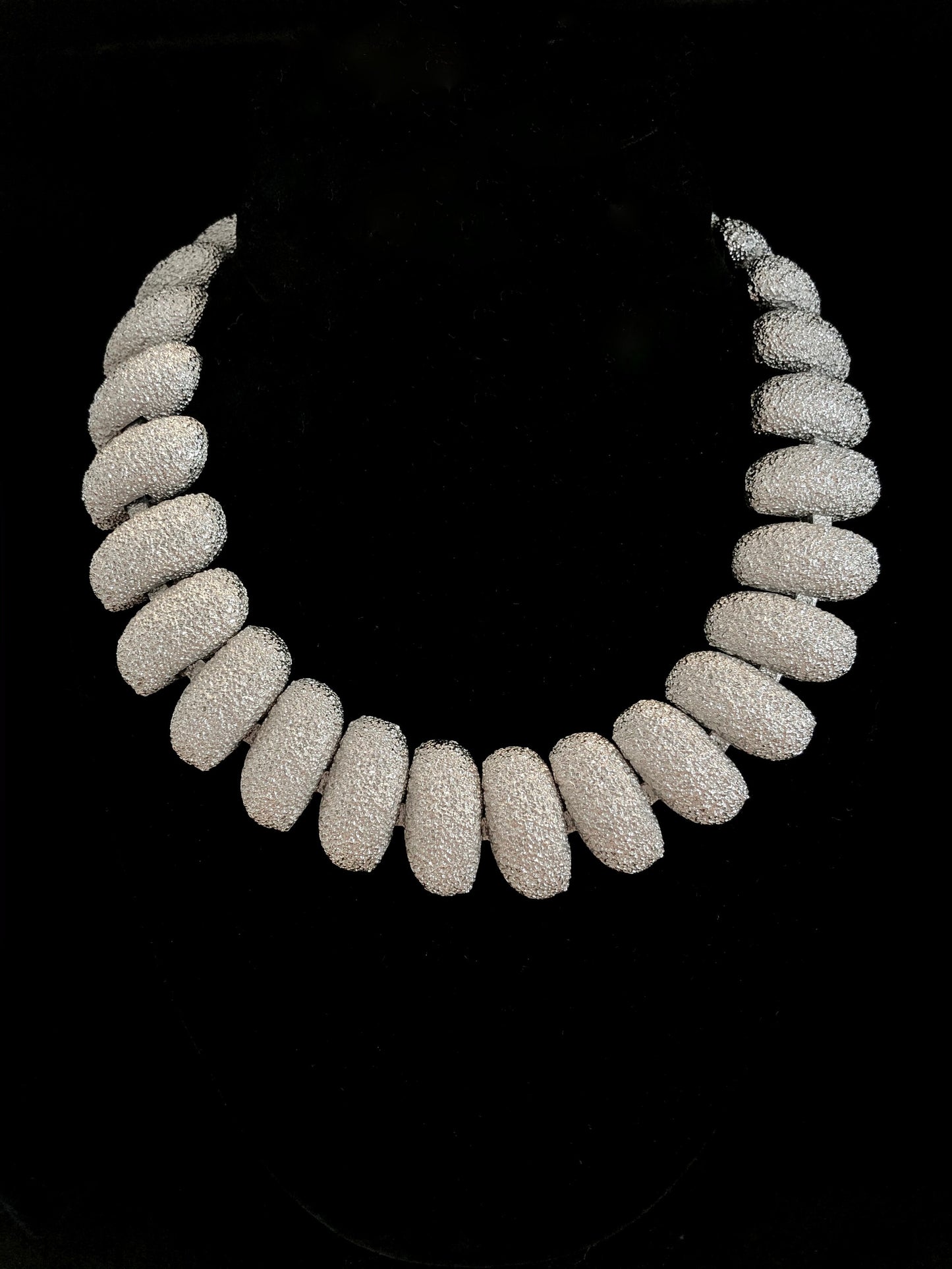 BOLD SILVERTONE NECKLACE