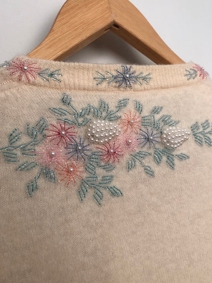 SO SOFT 1950s CASHMERE BEADED SWEATER w/ SWEET PEARL BUTTONS