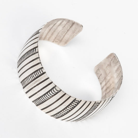NAVAJO SILVERSMITH HARRIS JOE  STERLING SILVER CUFF 30 GRAMS GREAT STACKER!