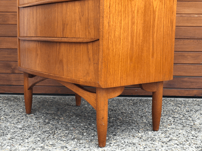 DØMMESTRUP DENMARK INCREDIBLE QUALITY & DESIGN
TEAK TALLBOY DRESSER