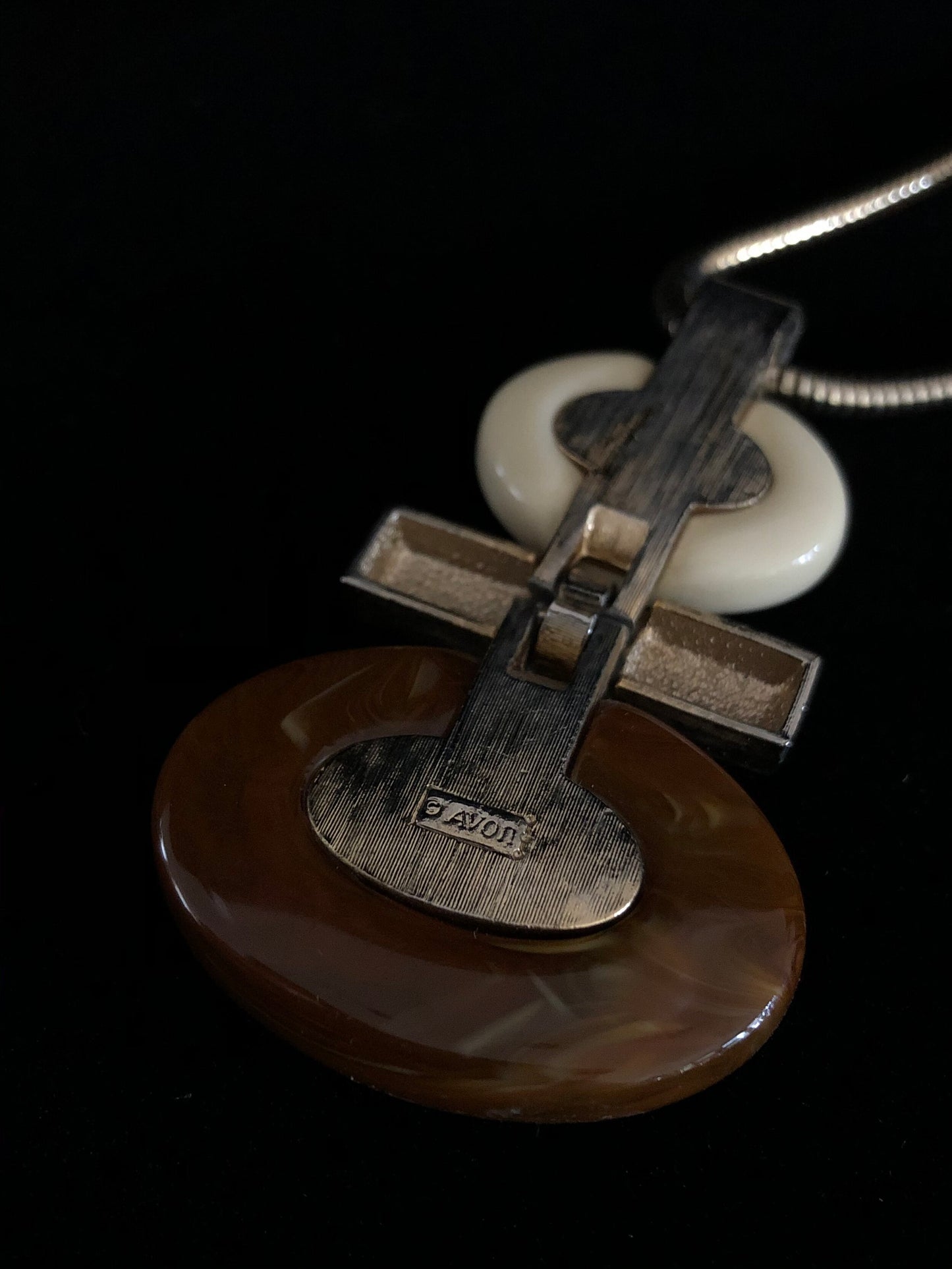 MOD GRAPHIC LUCITE PENDANT AND GOLDTONE NECKLACE